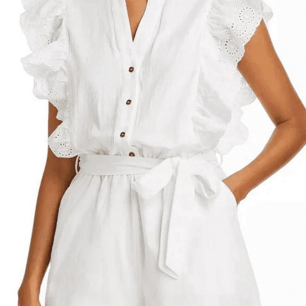AQUA White Eyelet Flutter Sleeve Tie-Waist Romper, size Medium